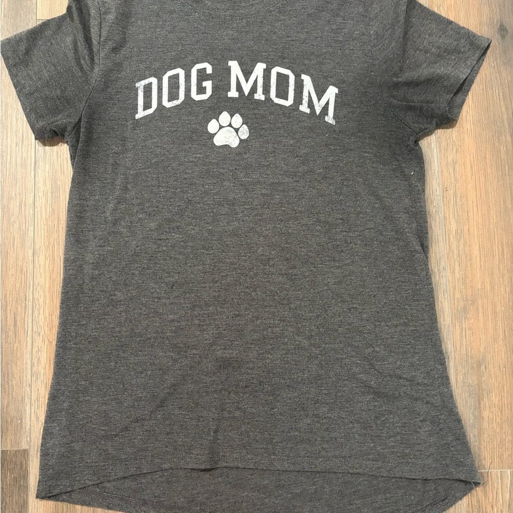 Gray Dog Mom T-Shirt small